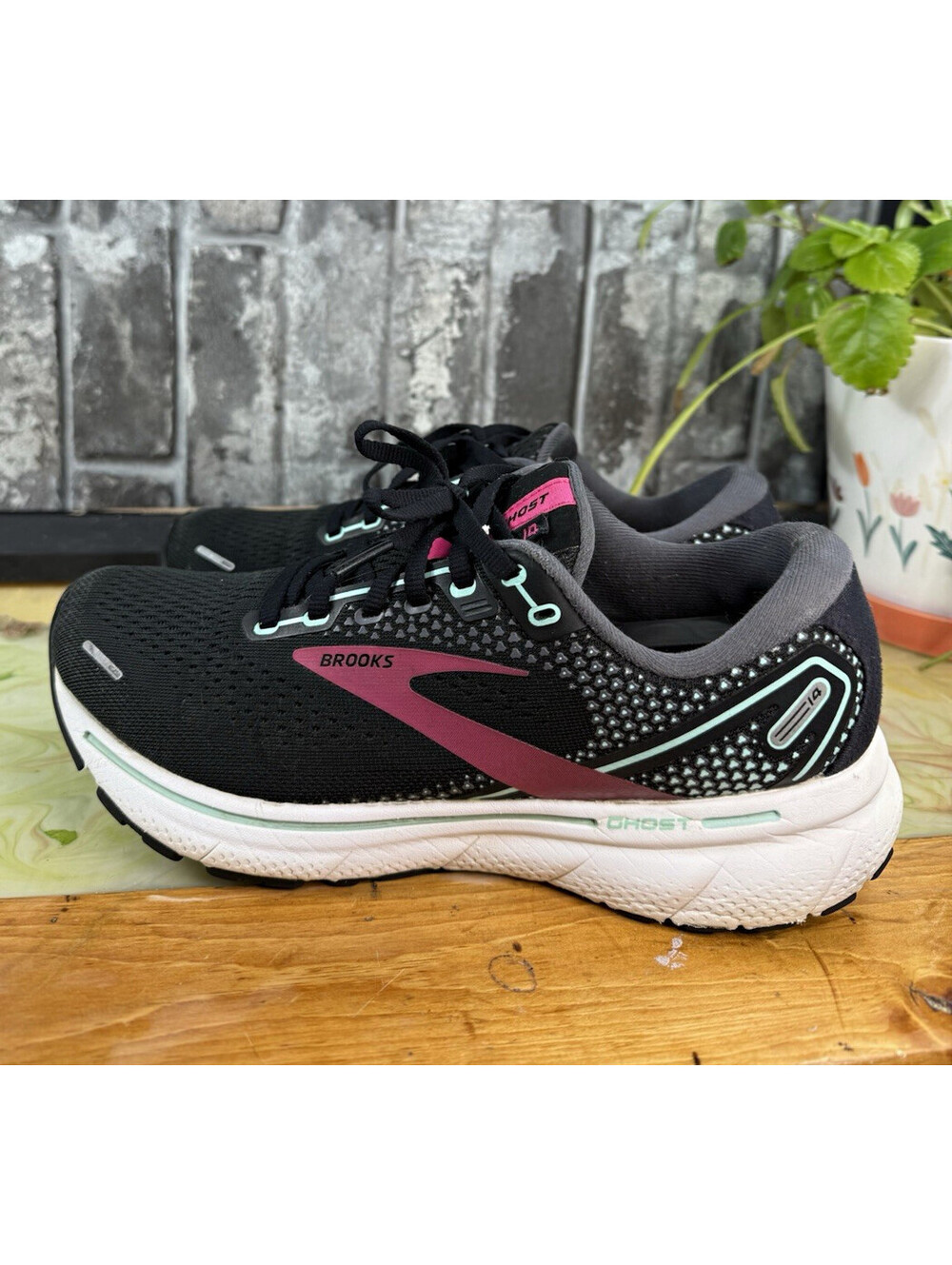 Brooks Ghost 14 Women’s Black/White/Pink/Green Low Top Lace-Up Mesh Rubber